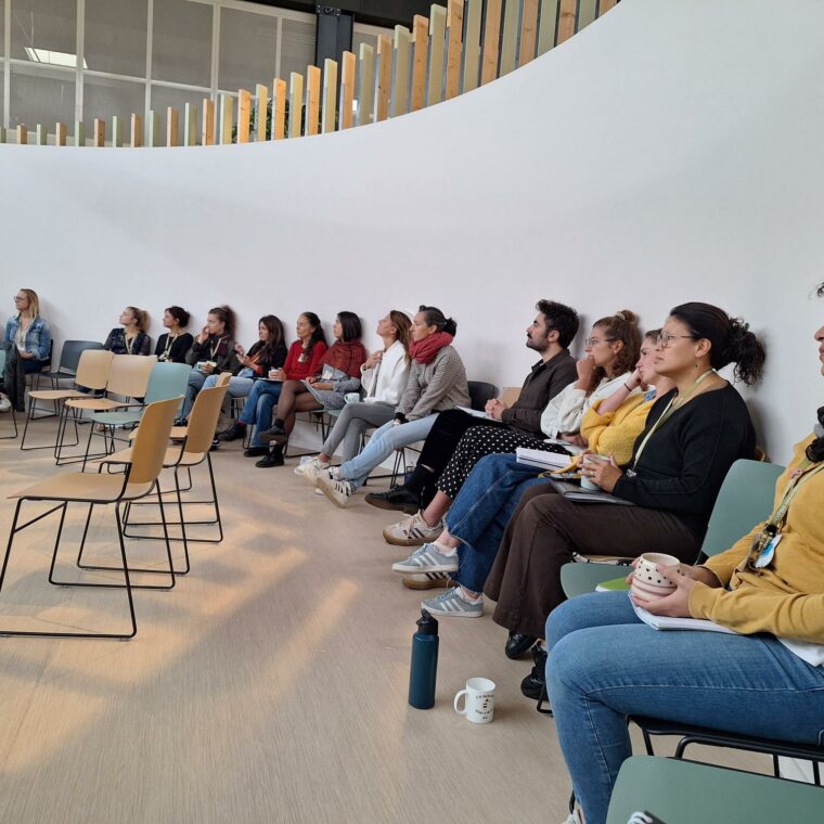 L'équipe de Psypro Grenoble à l'écoute de la sensibilisation.