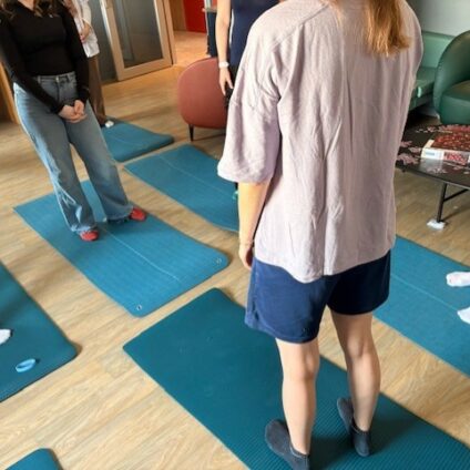 🧘‍♀️ Une séance de yoga pour célébrer la Journée du 8 mars